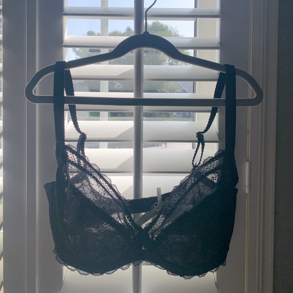 Black underwire non lined lace overlay Chantelle 32DDD bra.